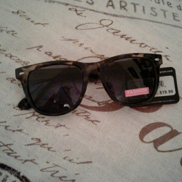 Foster Grant Accessories - Foster Grant sunglasses